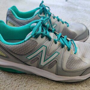 New Balance Women's Size 9 Silver and Teal Running Shoes Made in USA  W1540SG2